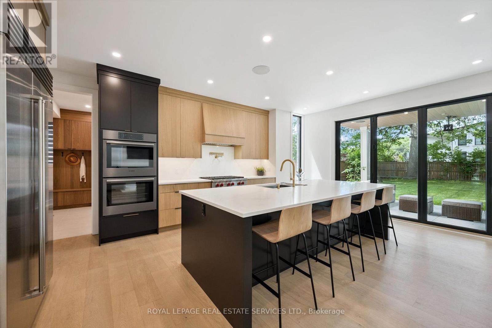 515 Pineland Avenue, Oakville, Ontario  L6K 1Z9 - Photo 18 - W12913148