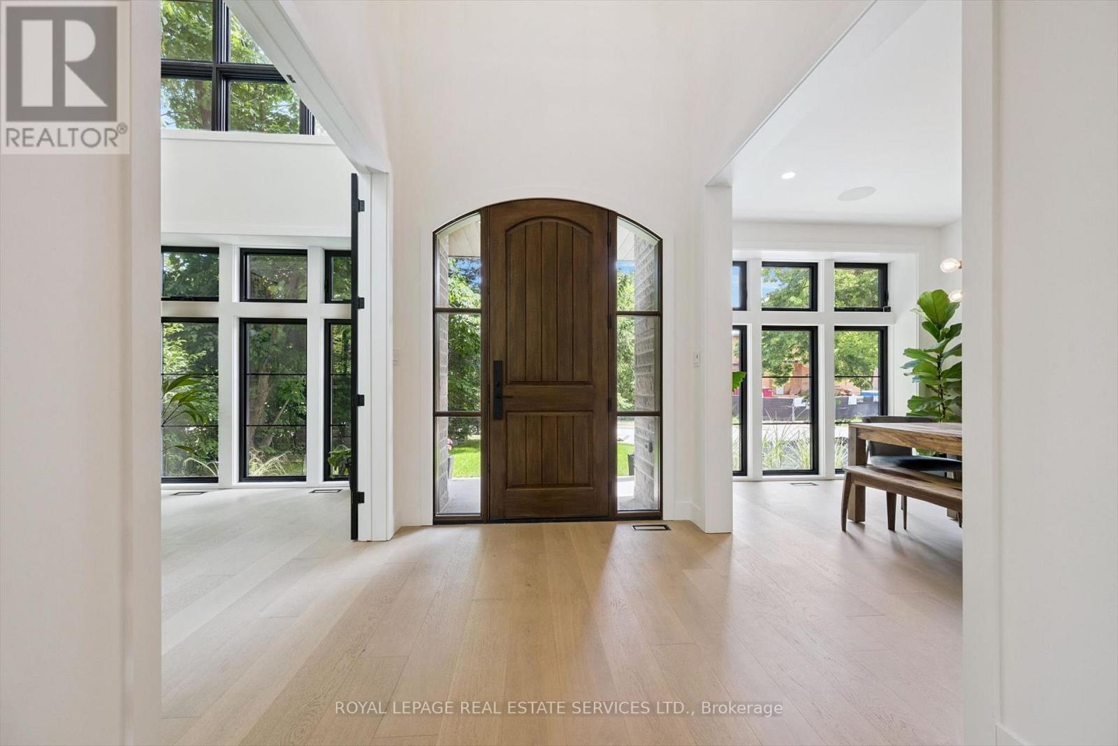 515 Pineland Avenue, Oakville, Ontario  L6K 1Z9 - Photo 4 - W12913148