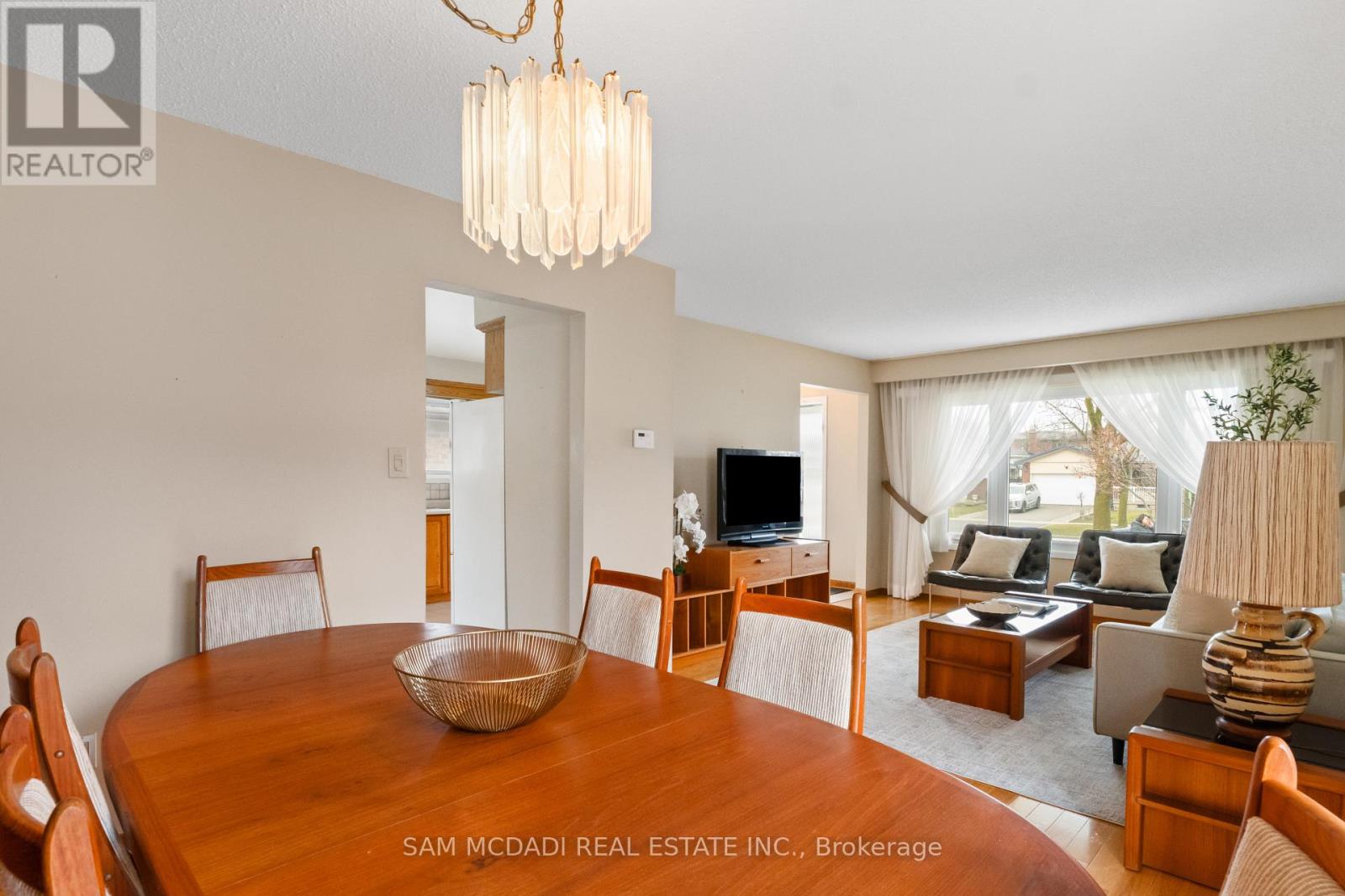 556 Paisley Boulevard W, Mississauga, Ontario  L5B 2M4 - Photo 11 - W12913180