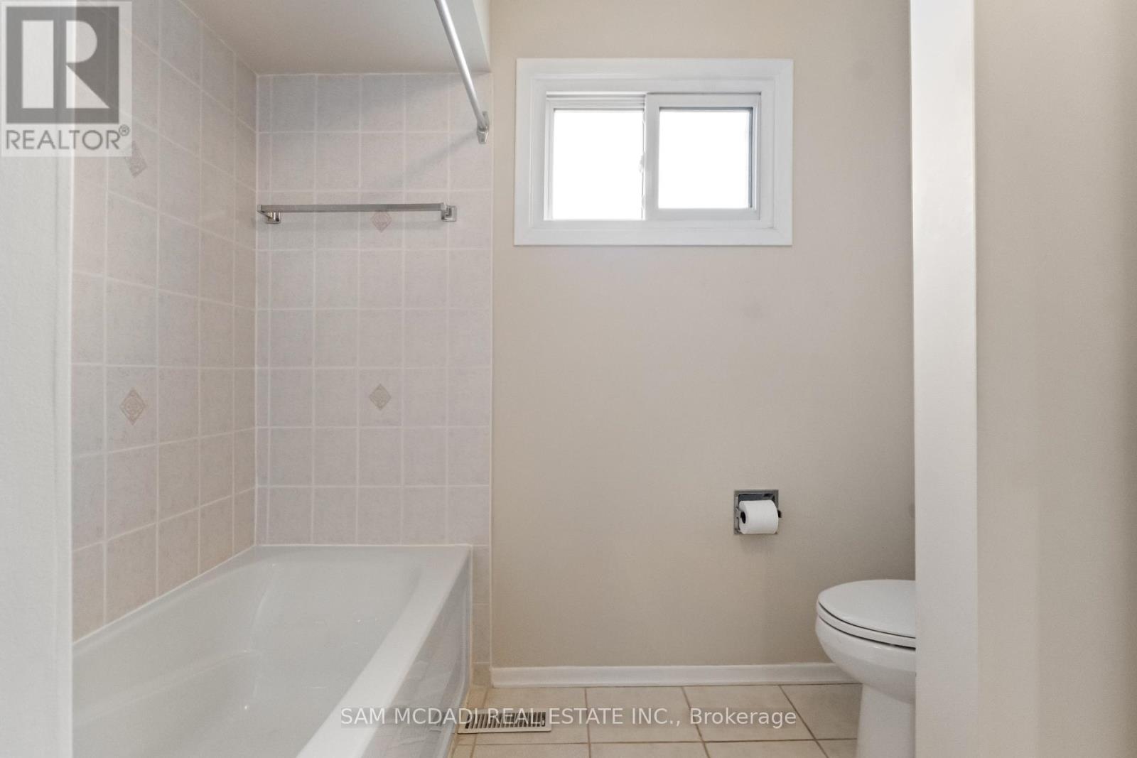 556 Paisley Boulevard W, Mississauga, Ontario  L5B 2M4 - Photo 17 - W12913180