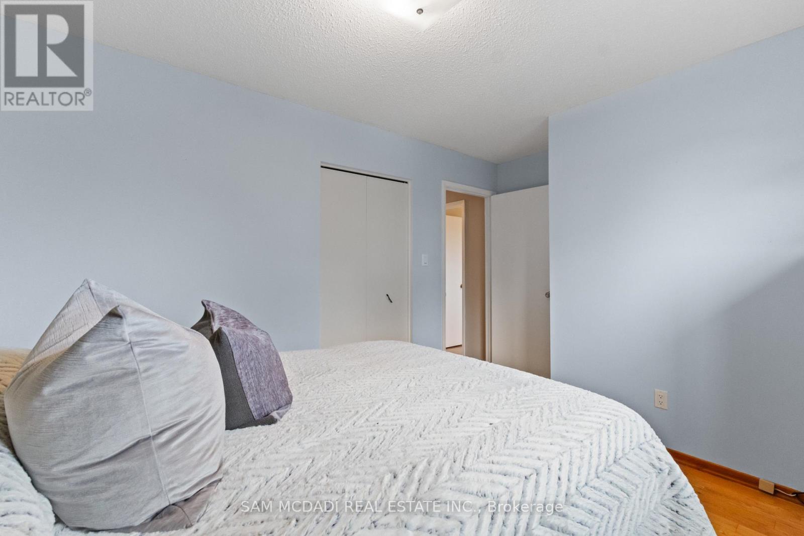 556 Paisley Boulevard W, Mississauga, Ontario  L5B 2M4 - Photo 19 - W12913180