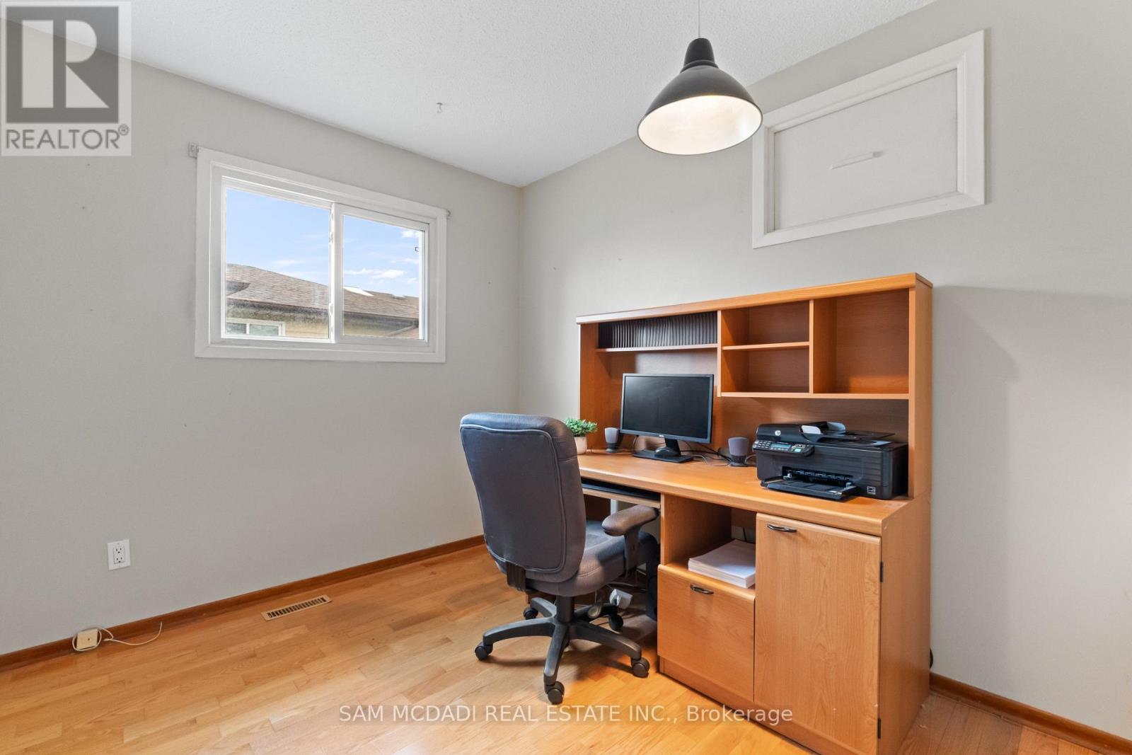 556 Paisley Boulevard W, Mississauga, Ontario  L5B 2M4 - Photo 20 - W12913180