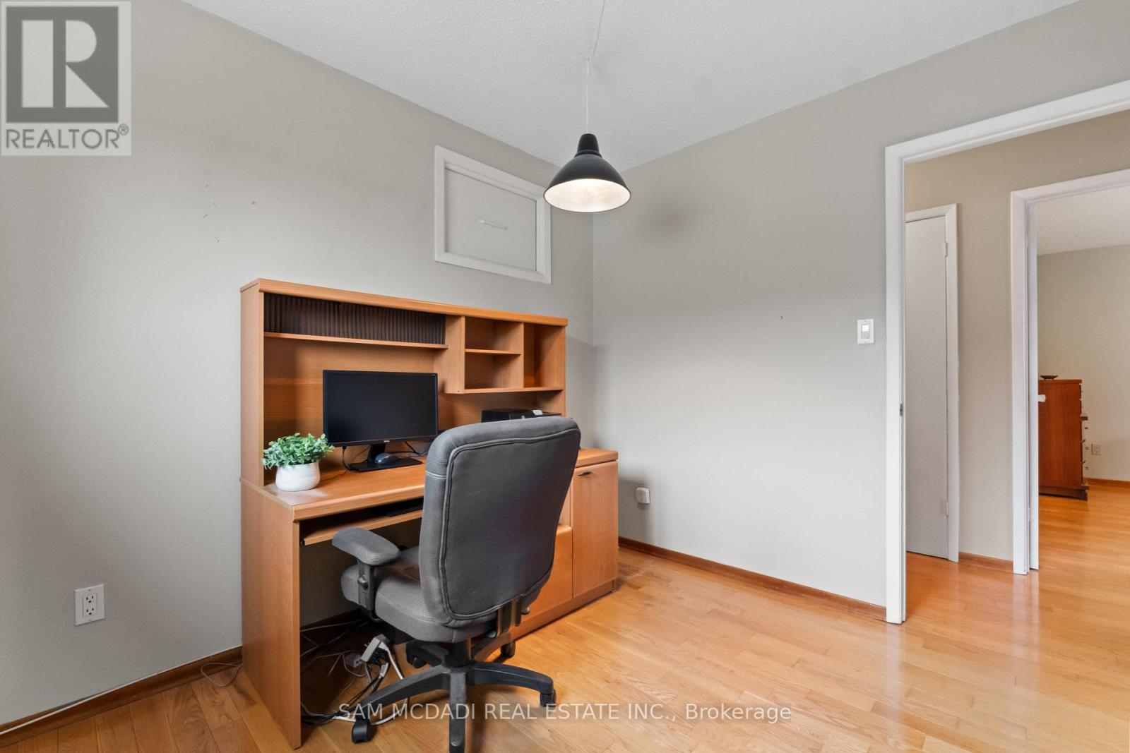 556 Paisley Boulevard W, Mississauga, Ontario  L5B 2M4 - Photo 21 - W12913180