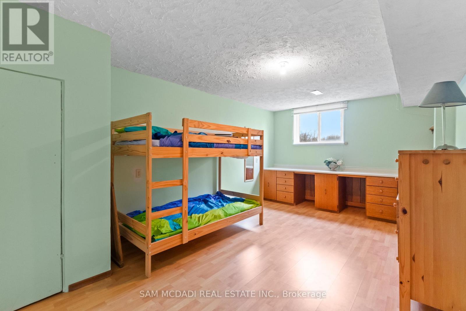 556 Paisley Boulevard W, Mississauga, Ontario  L5B 2M4 - Photo 25 - W12913180