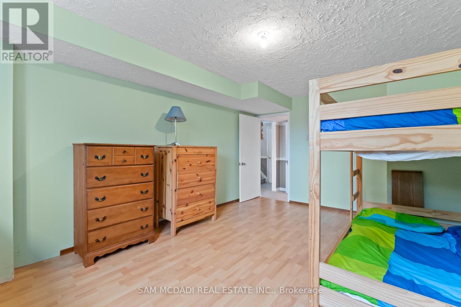 556 Paisley Boulevard W, Mississauga, Ontario  L5B 2M4 - Photo 26 - W12913180