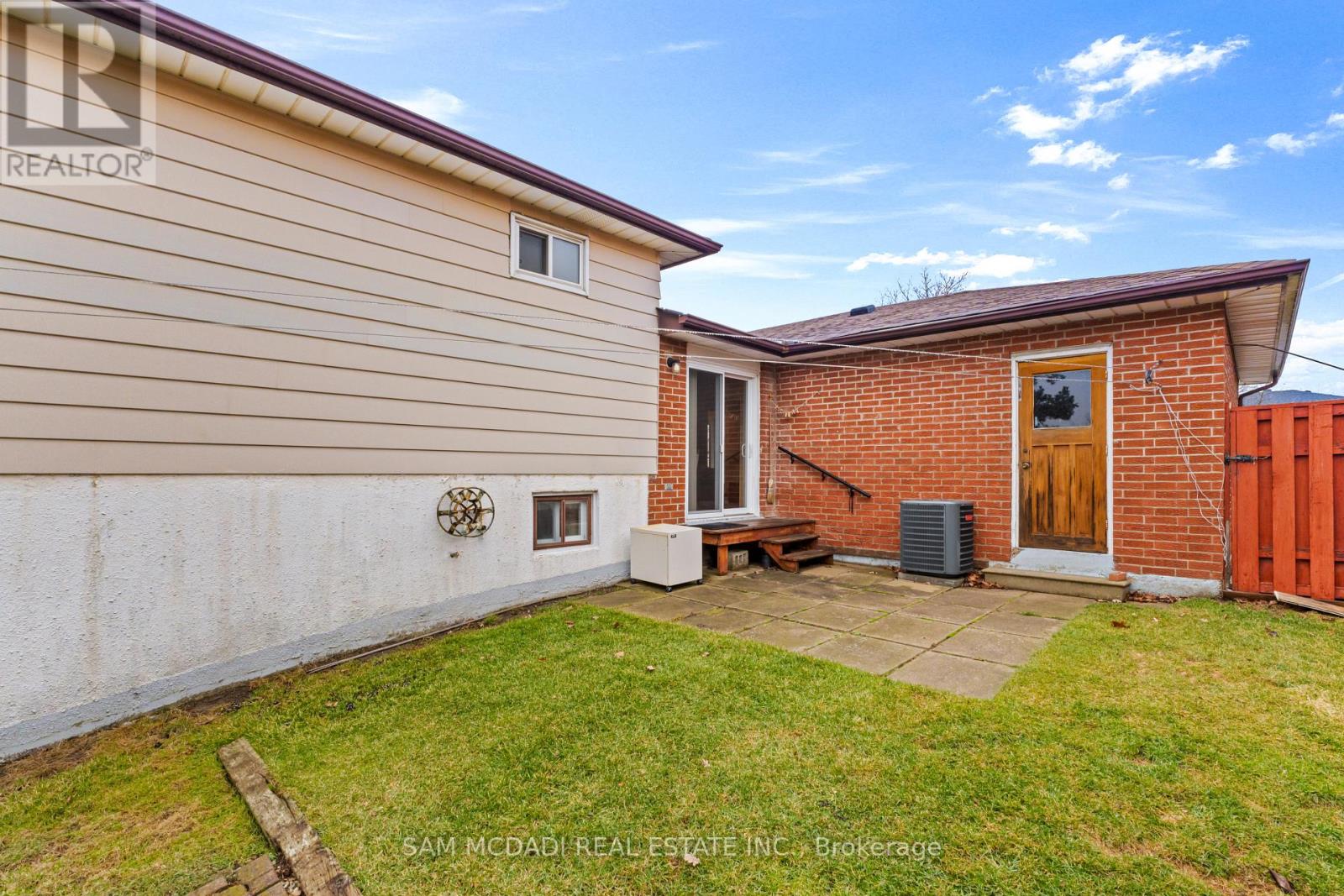 556 Paisley Boulevard W, Mississauga, Ontario  L5B 2M4 - Photo 35 - W12913180