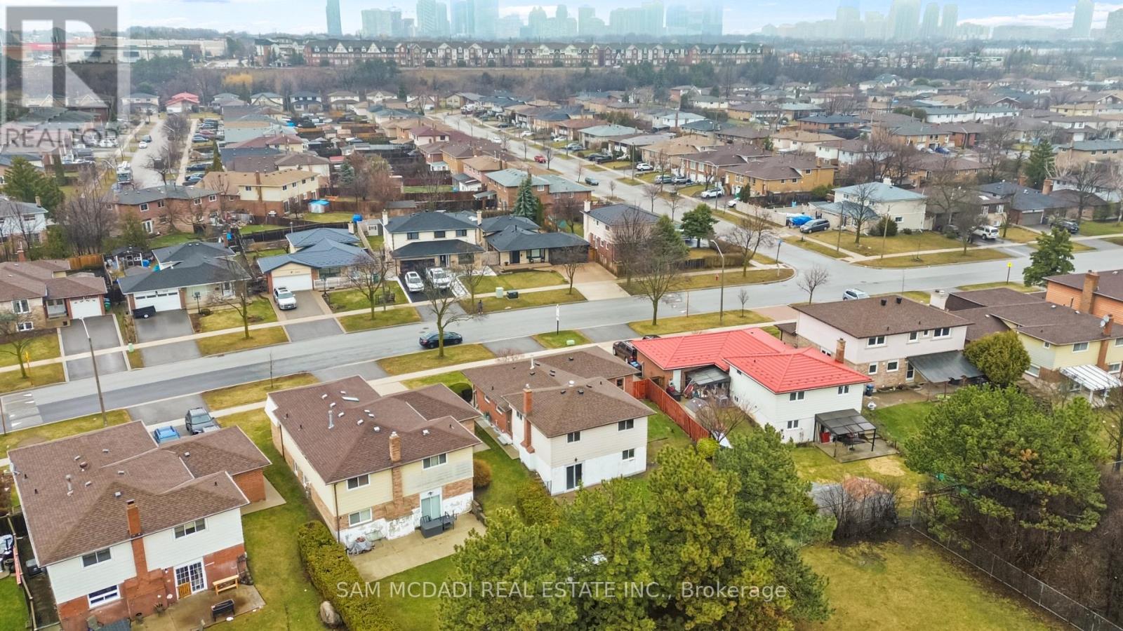 556 Paisley Boulevard W, Mississauga, Ontario  L5B 2M4 - Photo 37 - W12913180