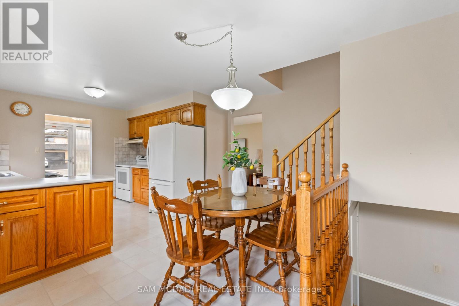 556 Paisley Boulevard W, Mississauga, Ontario  L5B 2M4 - Photo 6 - W12913180