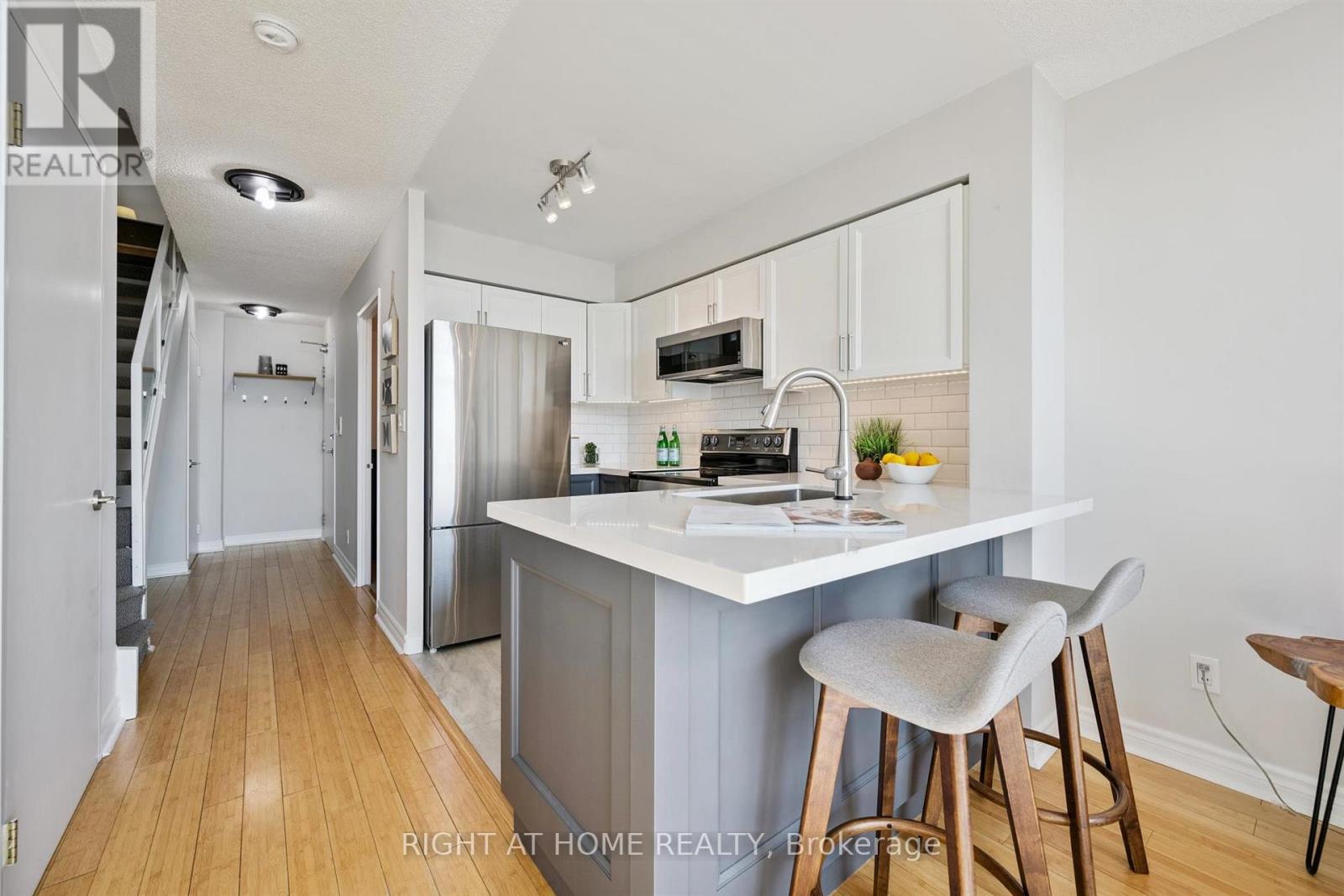 409 - 200 Manitoba Street, Toronto, Ontario  M8Y 4G7 - Photo 7 - W12913184