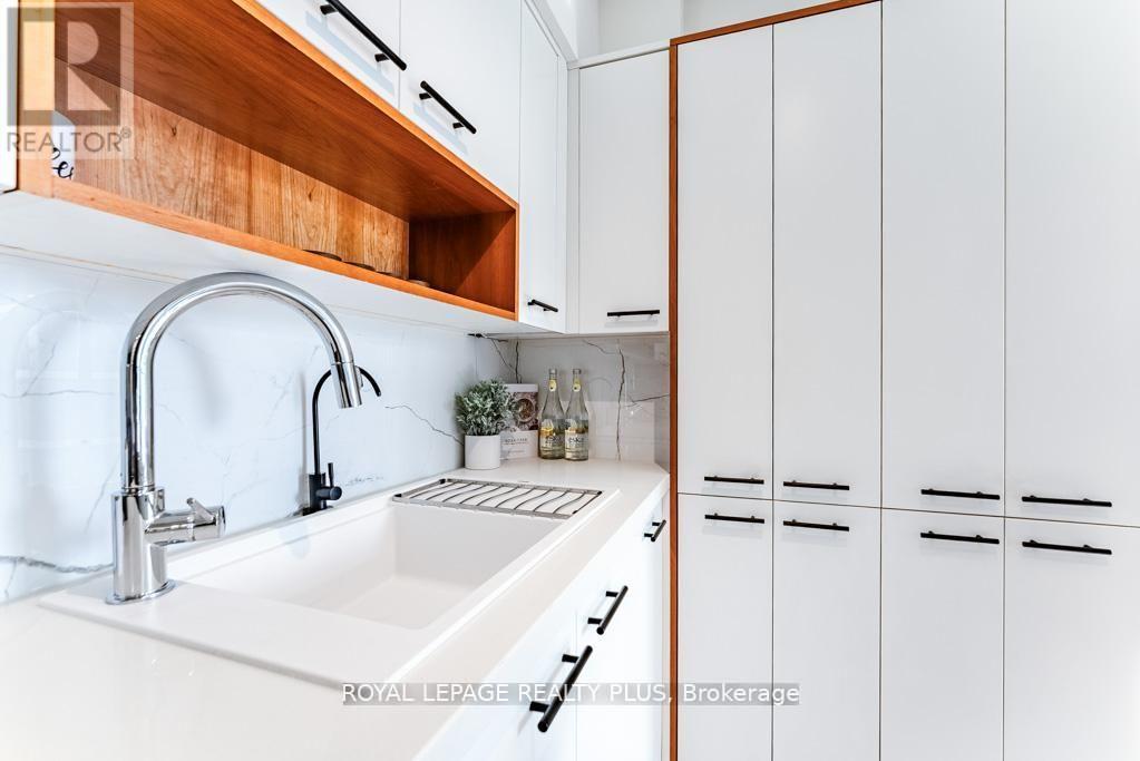 2504 - 5 Valhalla Inn Road, Toronto, Ontario  M9B 1S9 - Photo 12 - W12913186