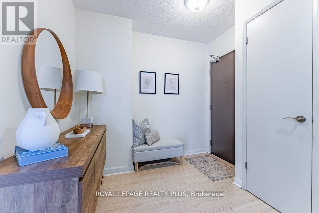 2504 - 5 Valhalla Inn Road, Toronto, Ontario  M9B 1S9 - Photo 5 - W12913186