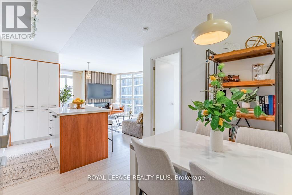 2504 - 5 Valhalla Inn Road, Toronto, Ontario  M9B 1S9 - Photo 7 - W12913186