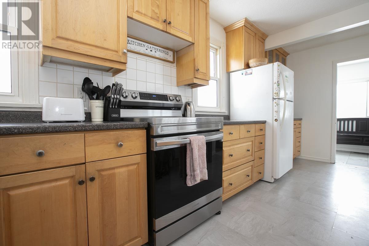 27 Weldon Ave, Sault Ste. Marie, Ontario  P6B 3C4 - Photo 9 - SM260521