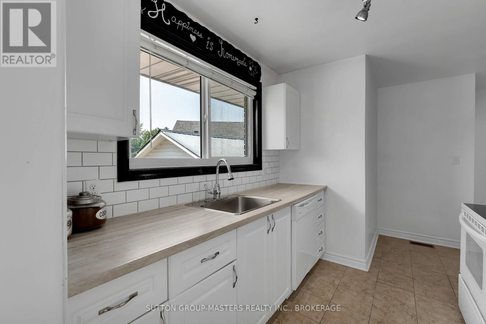 40 Crescent Drive, Kingston, Ontario  K7M 4J5 - Photo 4 - X12913288