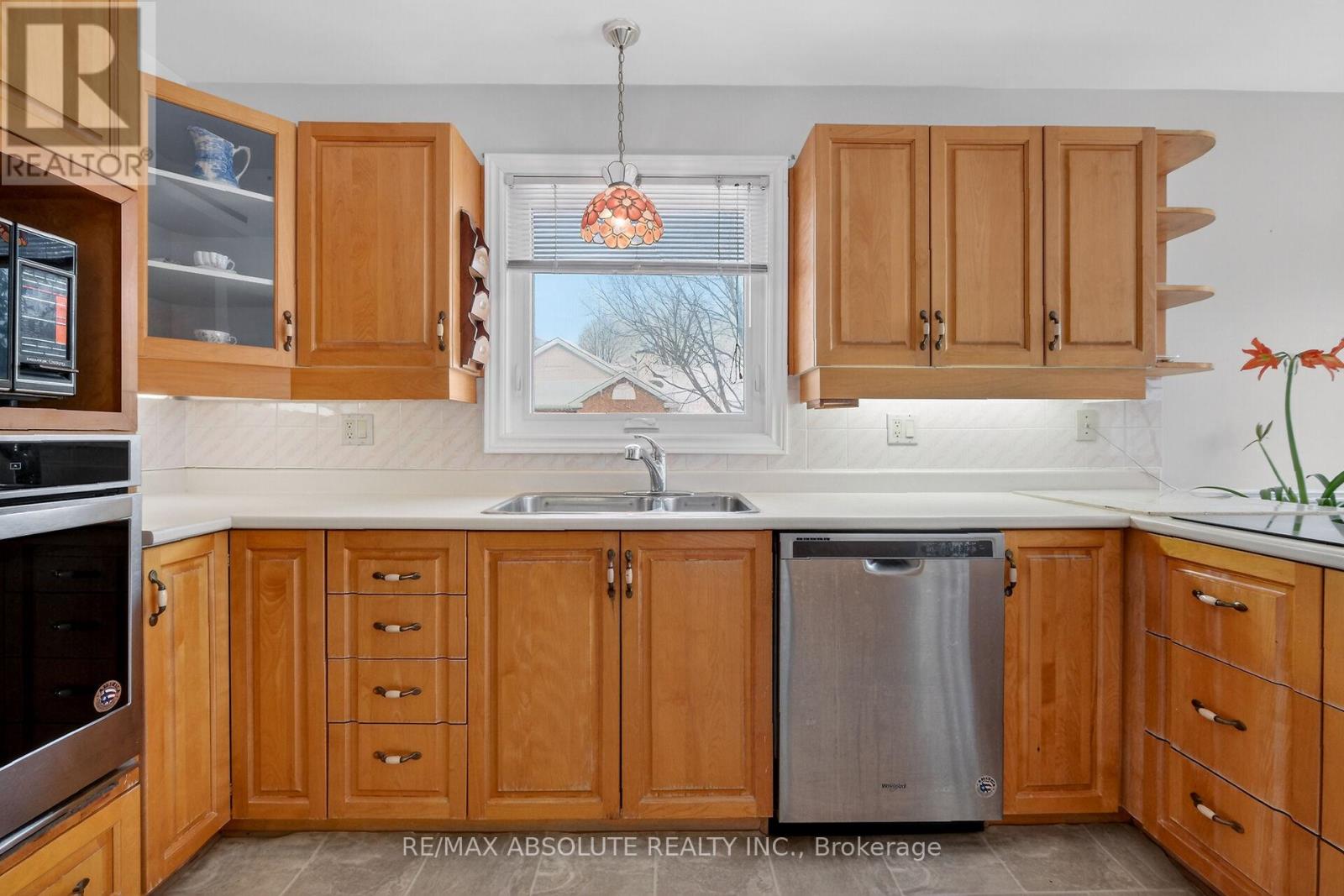 18 Pine Needles Court, Ottawa, Ontario  K2S 1G5 - Photo 12 - X12913346