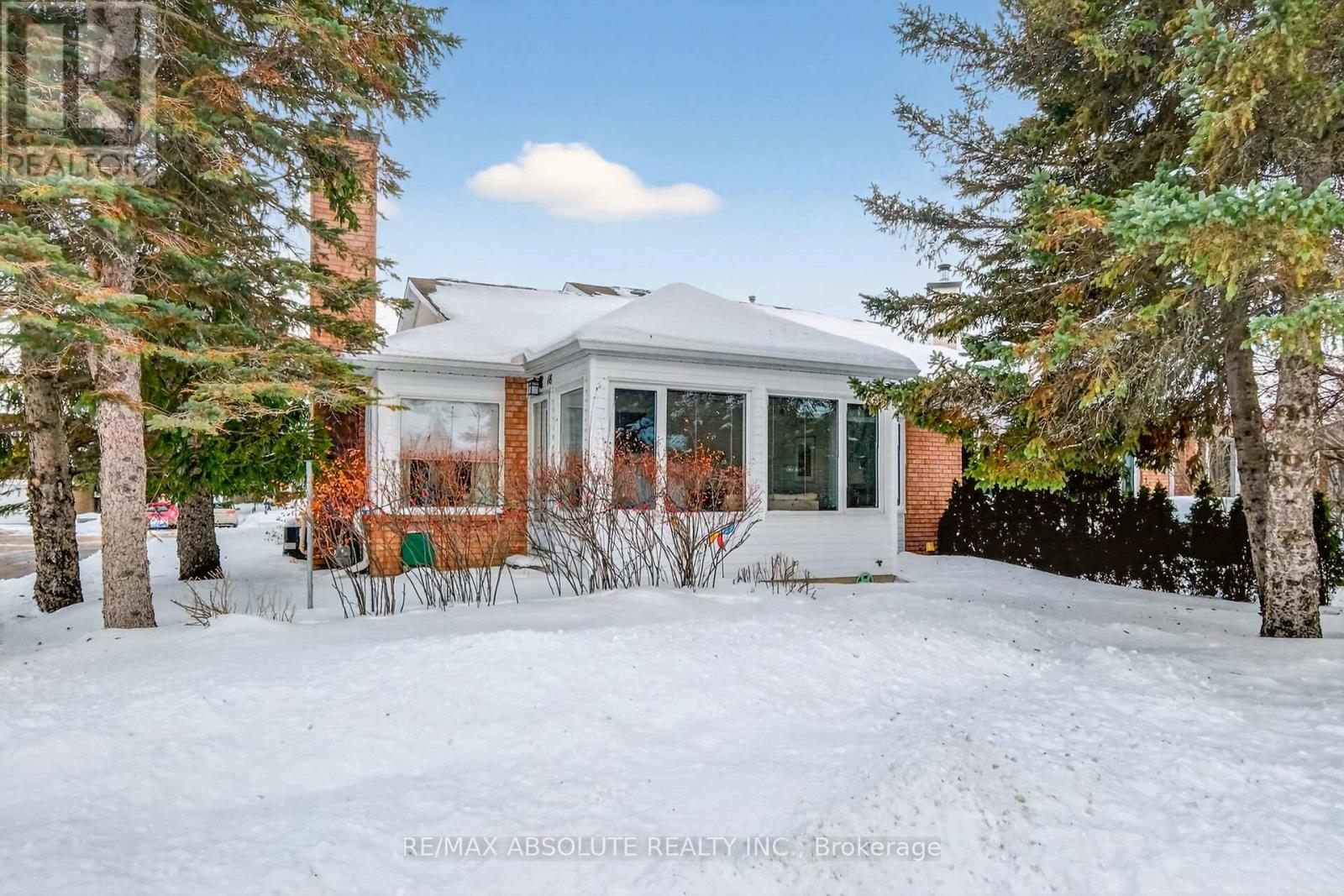 18 Pine Needles Court, Ottawa, Ontario  K2S 1G5 - Photo 3 - X12913346