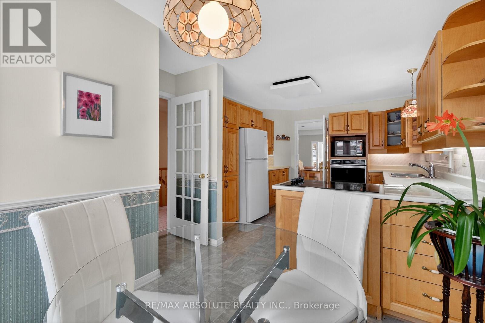 18 Pine Needles Court, Ottawa, Ontario  K2S 1G5 - Photo 7 - X12913346