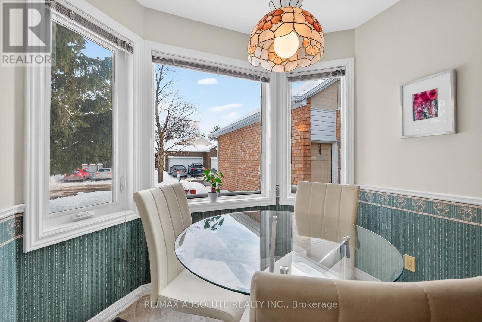 18 Pine Needles Court, Ottawa, Ontario  K2S 1G5 - Photo 9 - X12913346