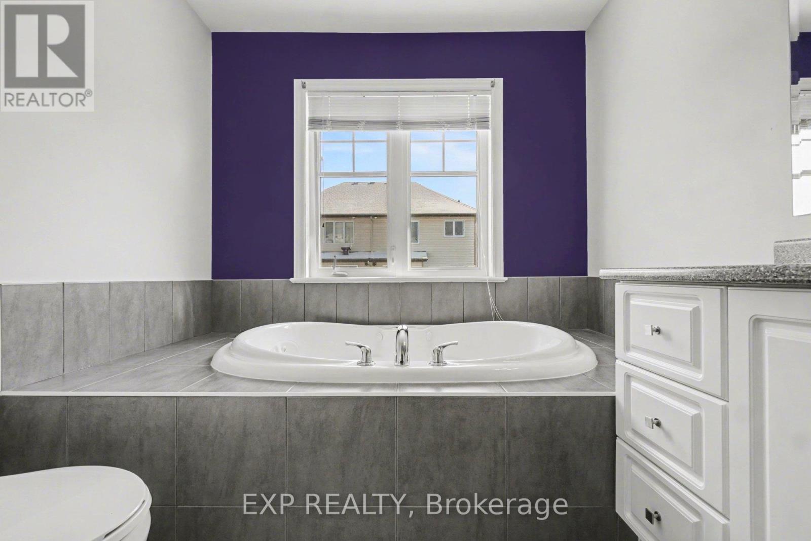 180 Flat Sedge Crescent, Ottawa, Ontario  K1T 0G9 - Photo 17 - X12913358