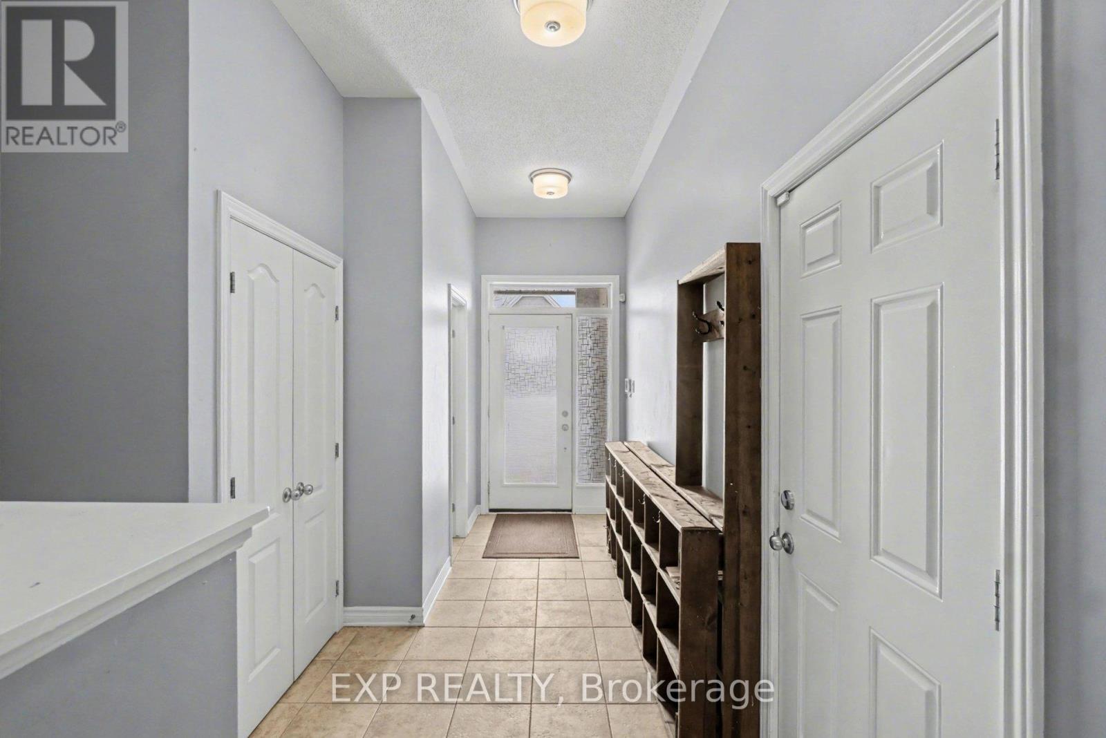 180 Flat Sedge Crescent, Ottawa, Ontario  K1T 0G9 - Photo 2 - X12913358