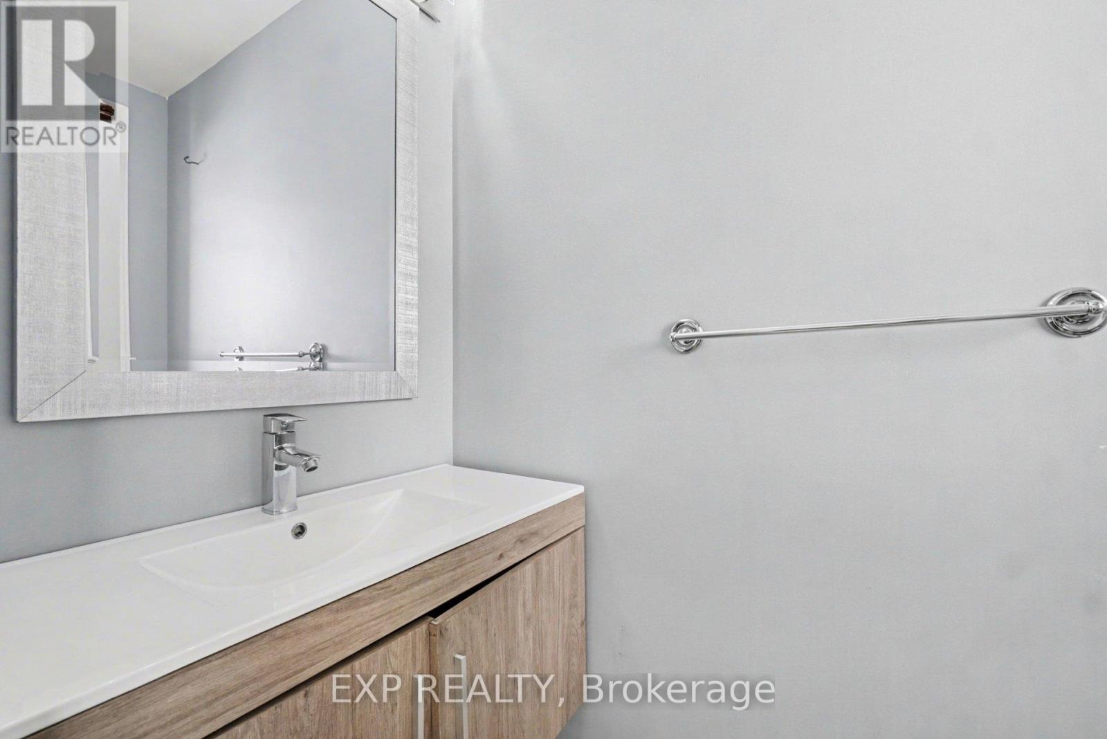 180 Flat Sedge Crescent, Ottawa, Ontario  K1T 0G9 - Photo 3 - X12913358