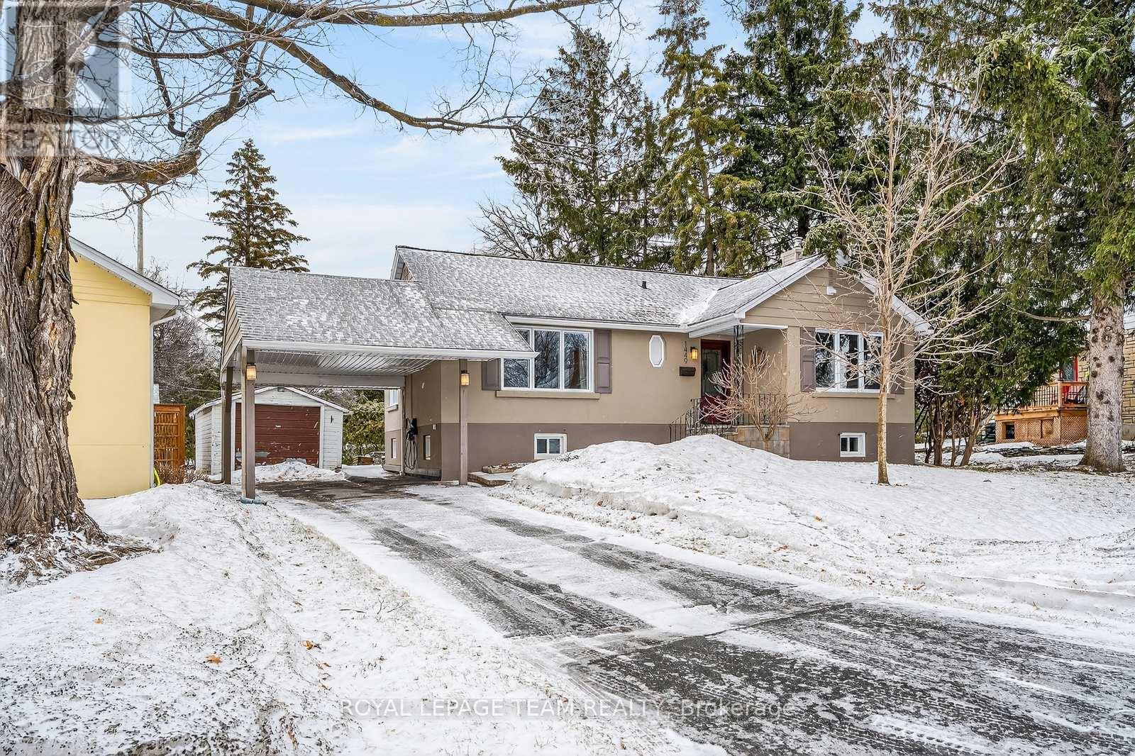 1449 Portal Street, Ottawa, Ontario  K1H 6B6 - Photo 1 - X12913392