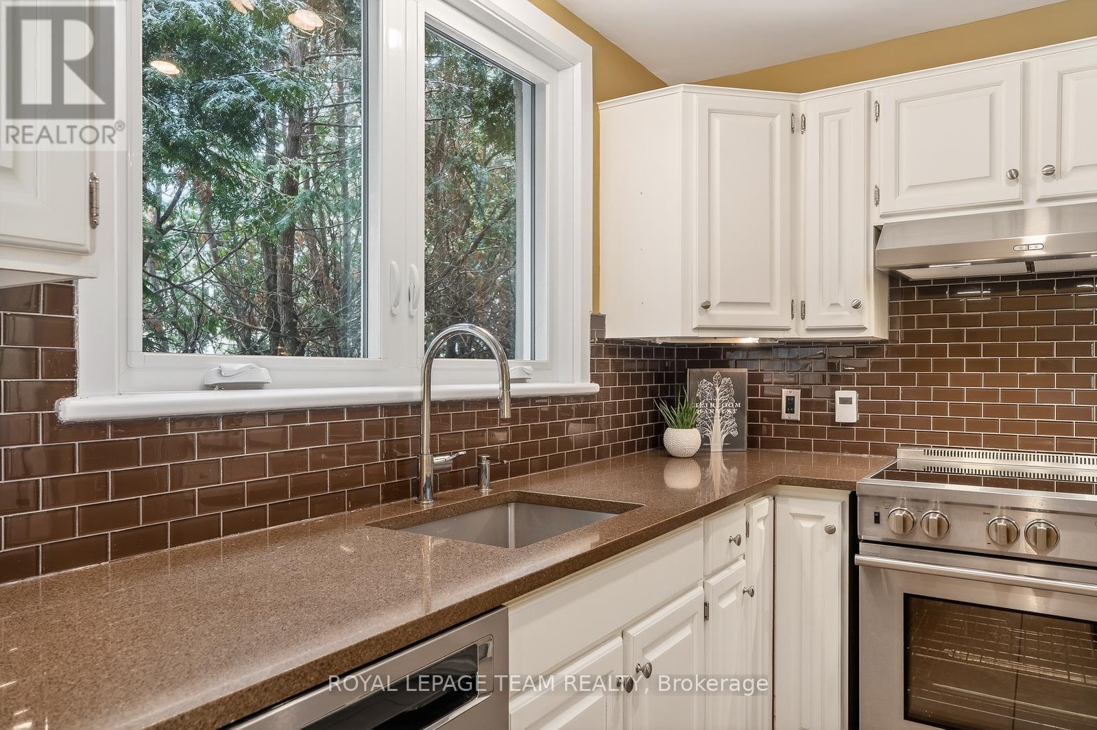 1449 Portal Street, Ottawa, Ontario  K1H 6B6 - Photo 10 - X12913392