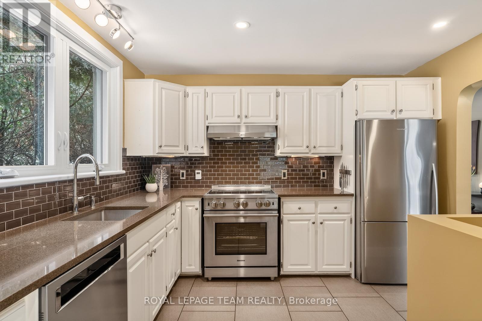 1449 Portal Street, Ottawa, Ontario  K1H 6B6 - Photo 9 - X12913392