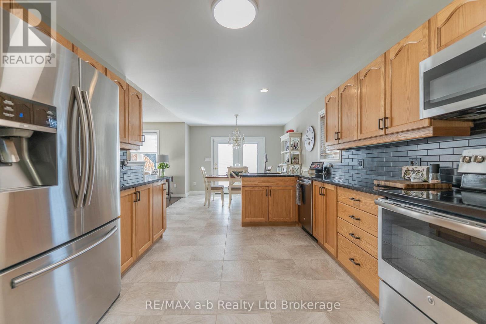 90 Weston Drive, Tillsonburg, Ontario  N4G 5W9 - Photo 15 - X12913344