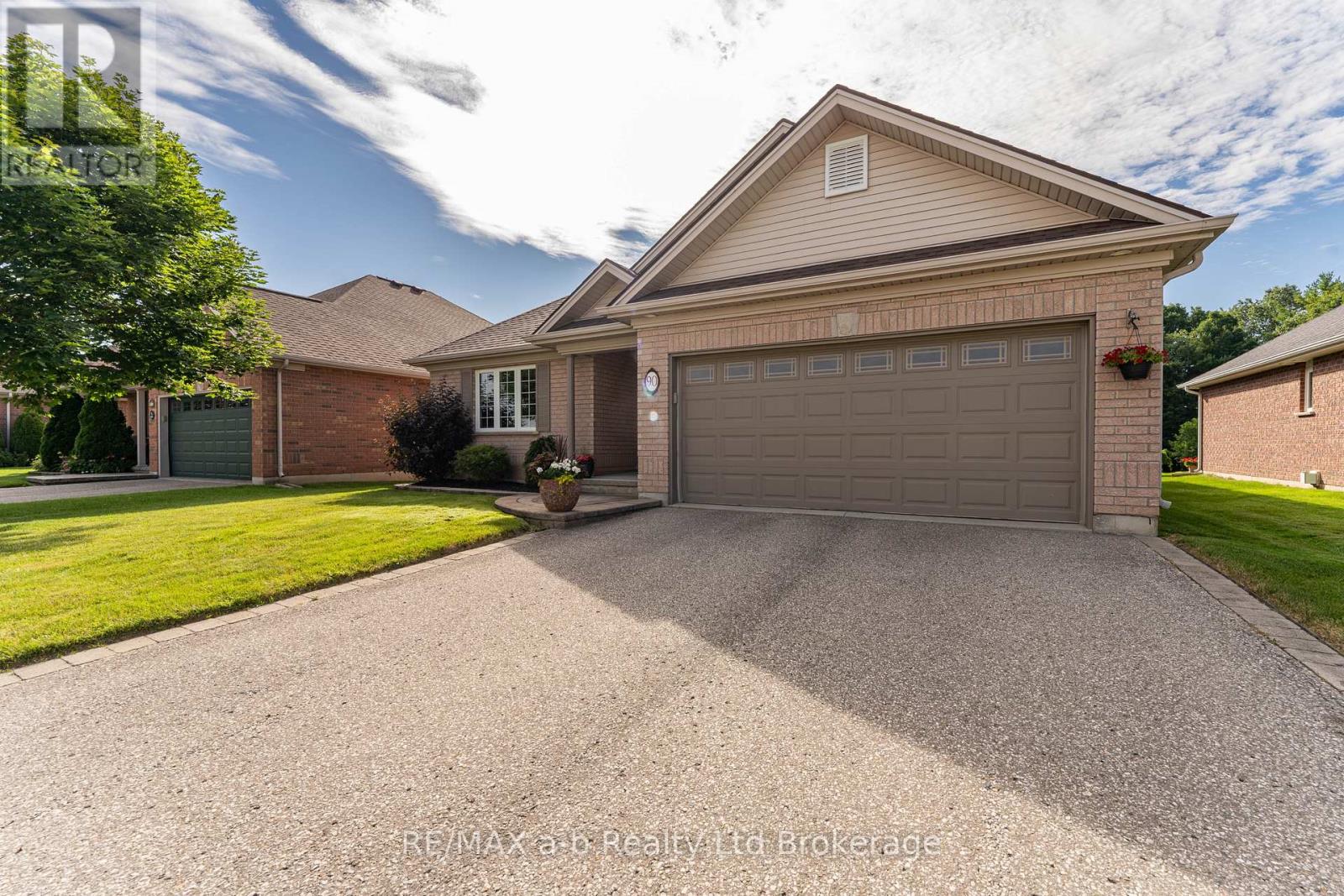 90 Weston Drive, Tillsonburg, Ontario  N4G 5W9 - Photo 3 - X12913344