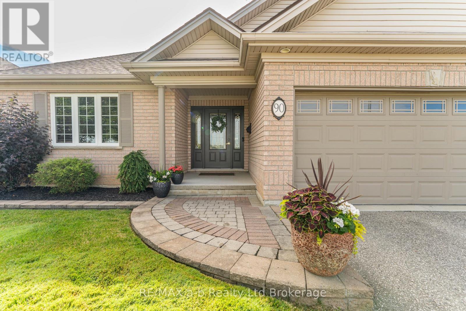 90 Weston Drive, Tillsonburg, Ontario  N4G 5W9 - Photo 4 - X12913344
