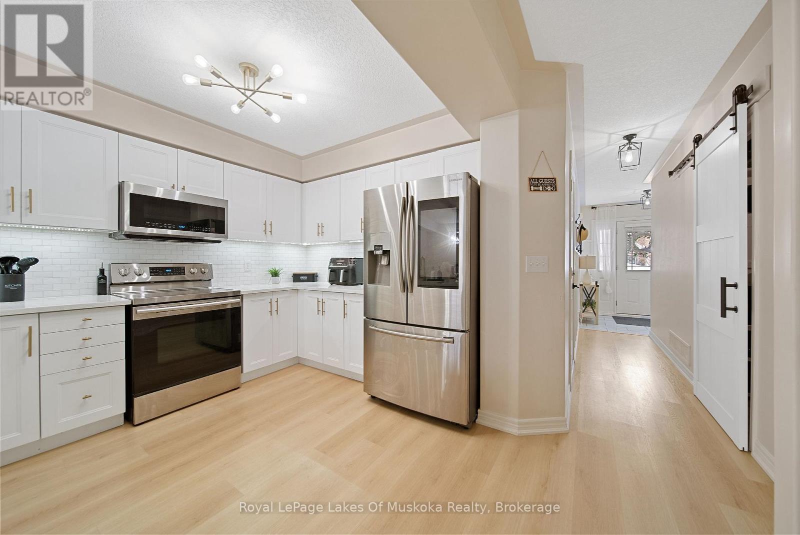 70 Pearl Drive, Orillia, Ontario  L3V 6H2 - Photo 7 - S12913366