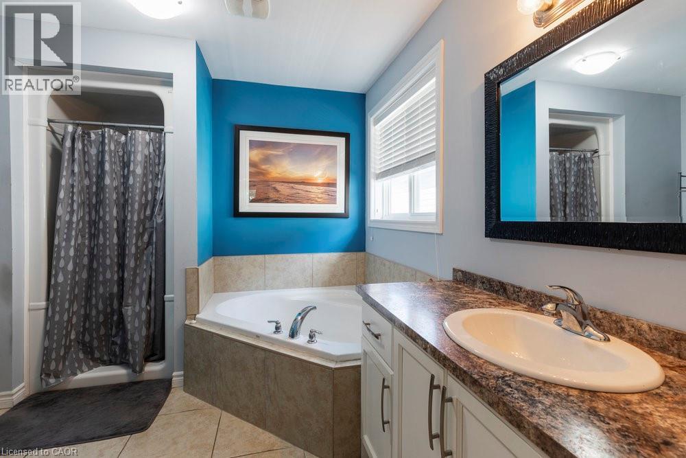 16 Avatar Place, Glanbrook, Ontario  L0R 1W0 - Photo 17 - 40813396