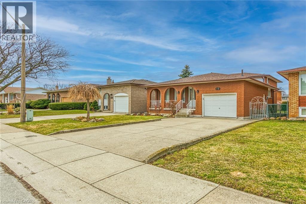 15 Fairington Crescent, Hamilton, Ontario  L8E 3N3 - Photo 2 - 40812902