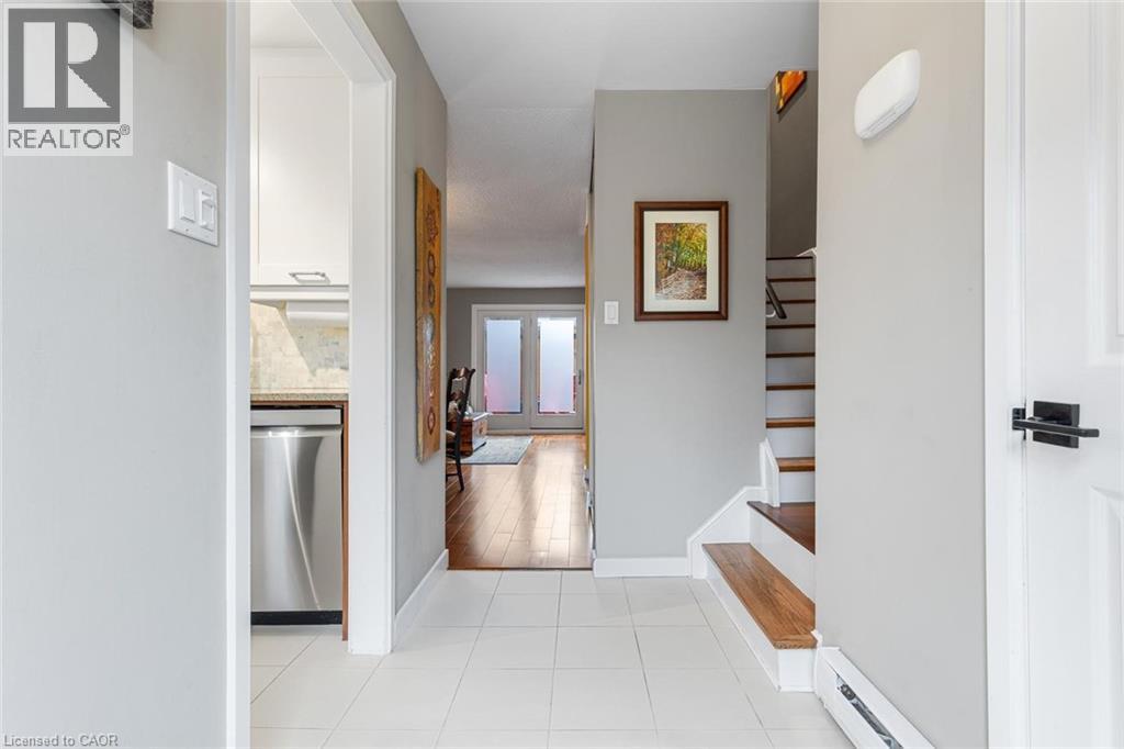 71 Sarah Lane, Oakville, Ontario L6L 3V2 - Photo 4 - 40811735