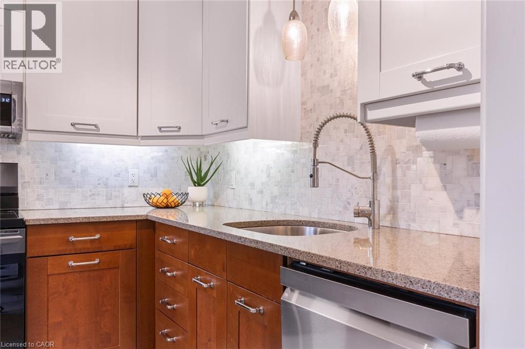 71 Sarah Lane, Oakville, Ontario L6L 3V2 - Photo 6 - 40811735