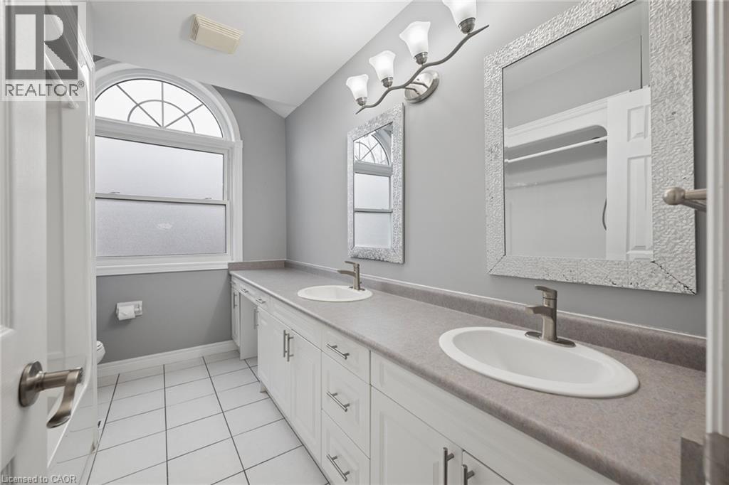 555 Sandbanks Crescent, Waterloo, Ontario  N2V 2K2 - Photo 28 - 40814136