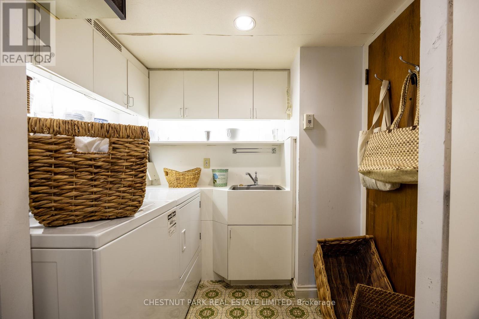 Suite 1002 - 63 St Clair Avenue W, Toronto (Yonge-St. Clair), Ontario  M4V 2Y9 - Photo 24 - C12913192