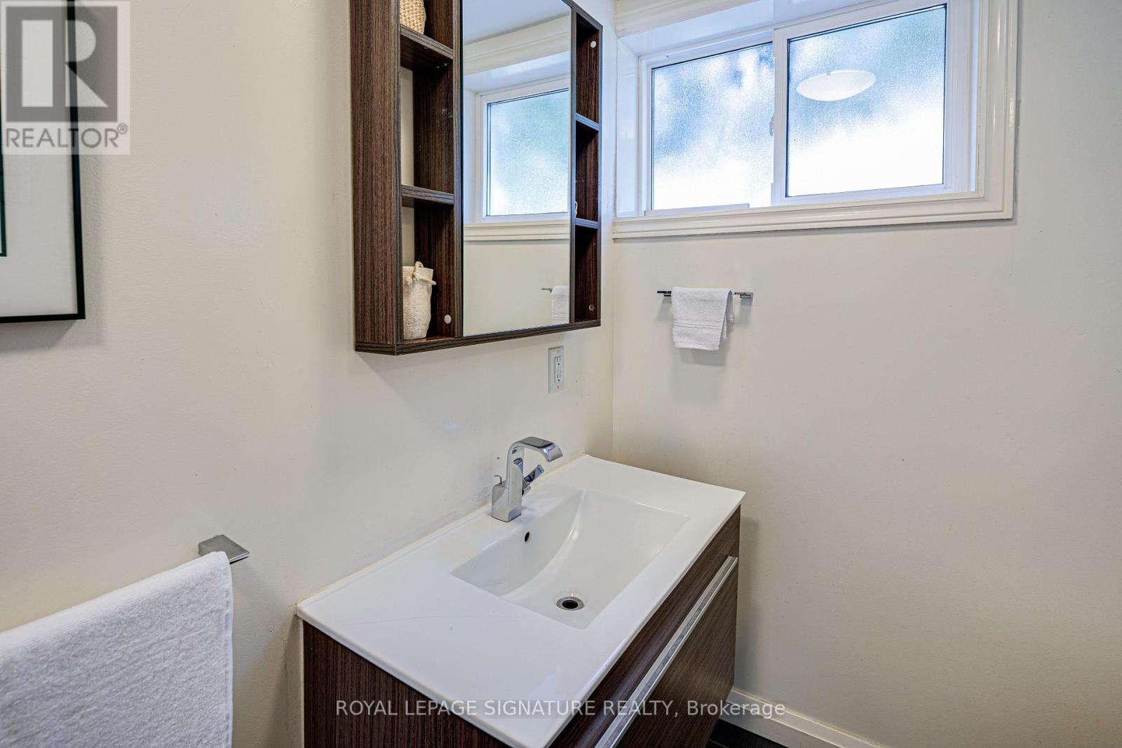 2 Parmbelle Crescent, Toronto, Ontario  M3A 3G6 - Photo 33 - C12913208