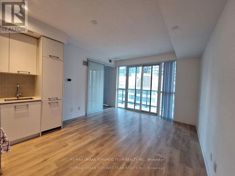 2213 - 87 Peter Street, Toronto (Waterfront Communities), Ontario  M5V 0P1 - Photo 2 - C12913232