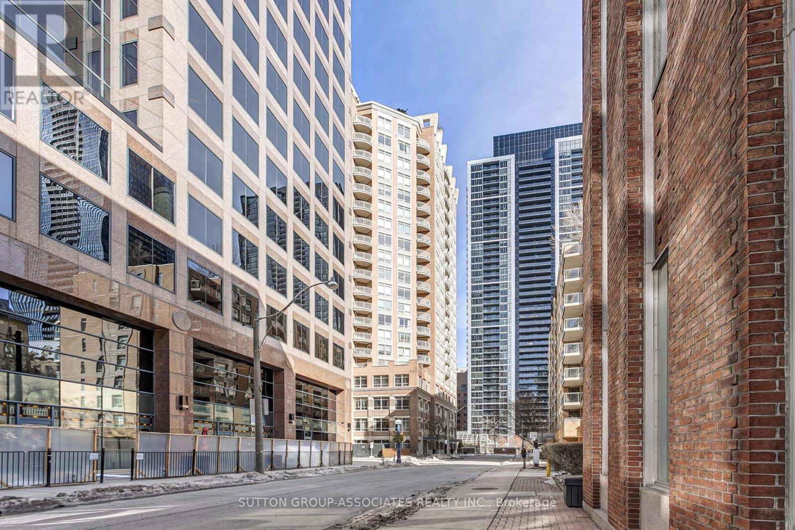 1704 - 100 Hayden Street, Toronto, Ontario  M4Y 3C7 - Photo 2 - C12913238