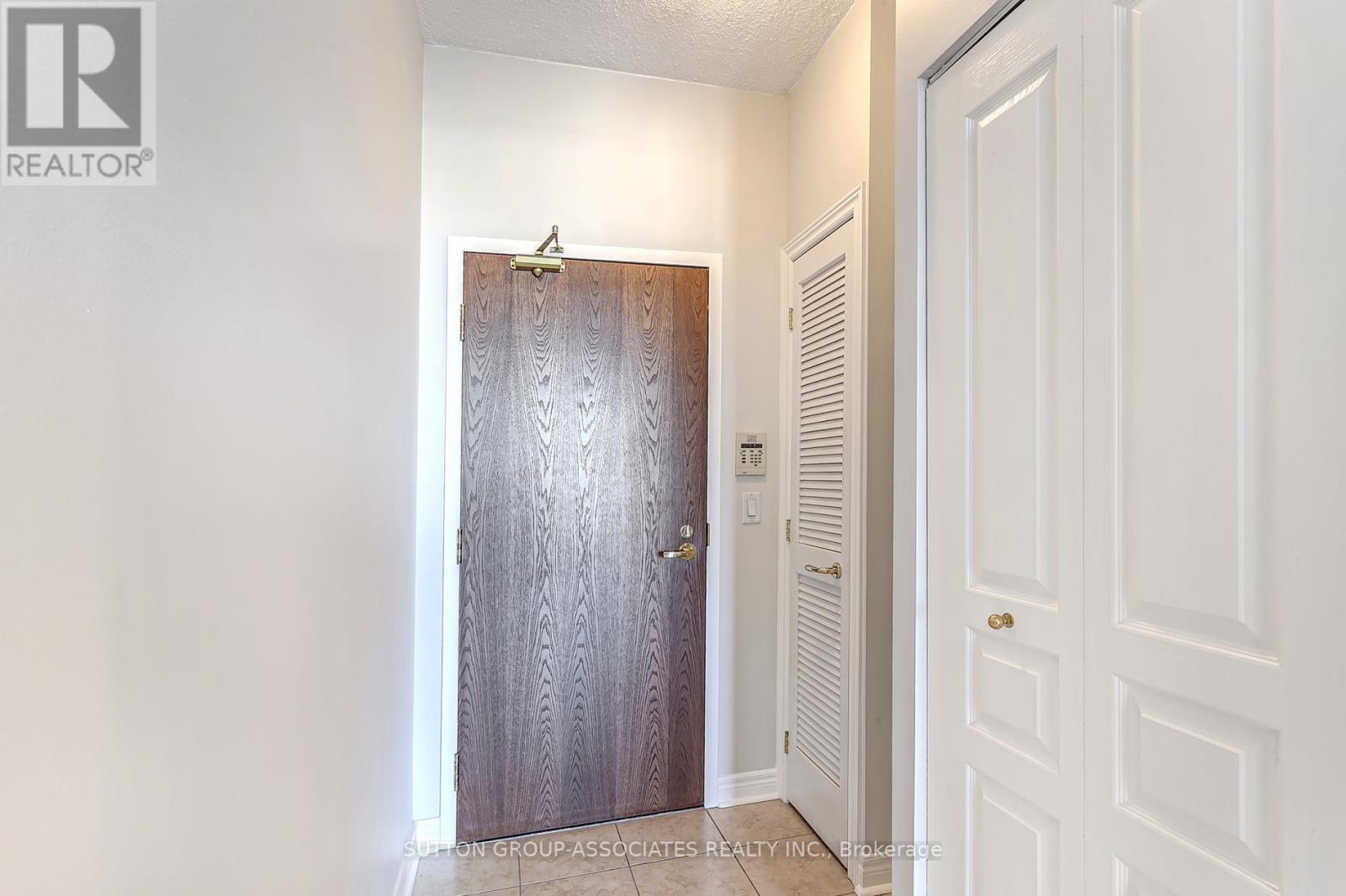 1704 - 100 Hayden Street, Toronto, Ontario  M4Y 3C7 - Photo 8 - C12913238