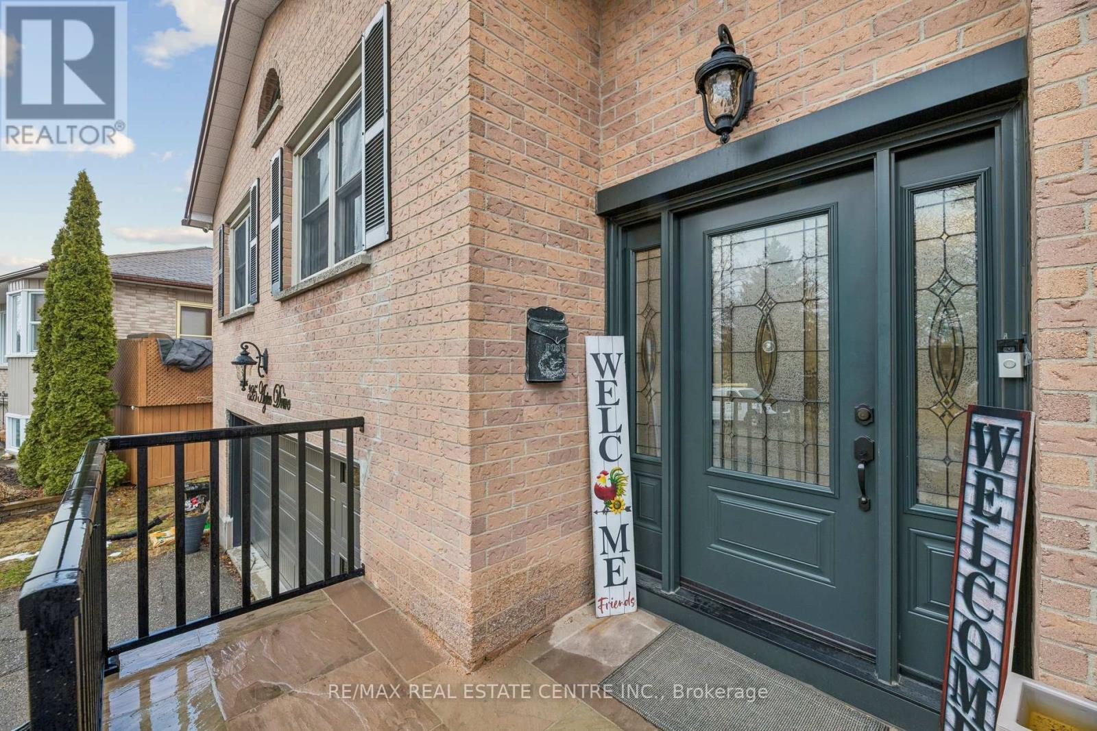 325 Aztec Drive, Oshawa, Ontario  L1J 7T4 - Photo 3 - E12913218