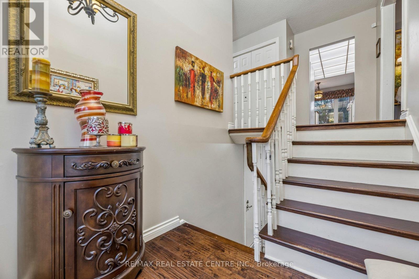 325 Aztec Drive, Oshawa, Ontario  L1J 7T4 - Photo 4 - E12913218