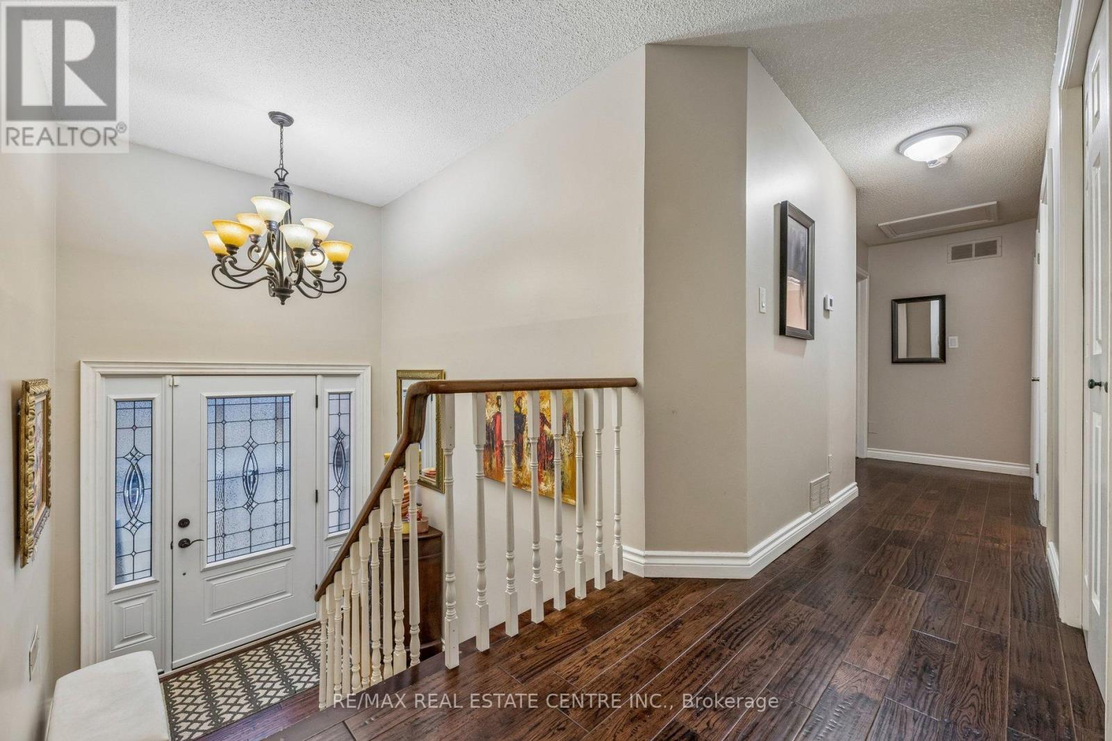 325 Aztec Drive, Oshawa, Ontario  L1J 7T4 - Photo 5 - E12913218