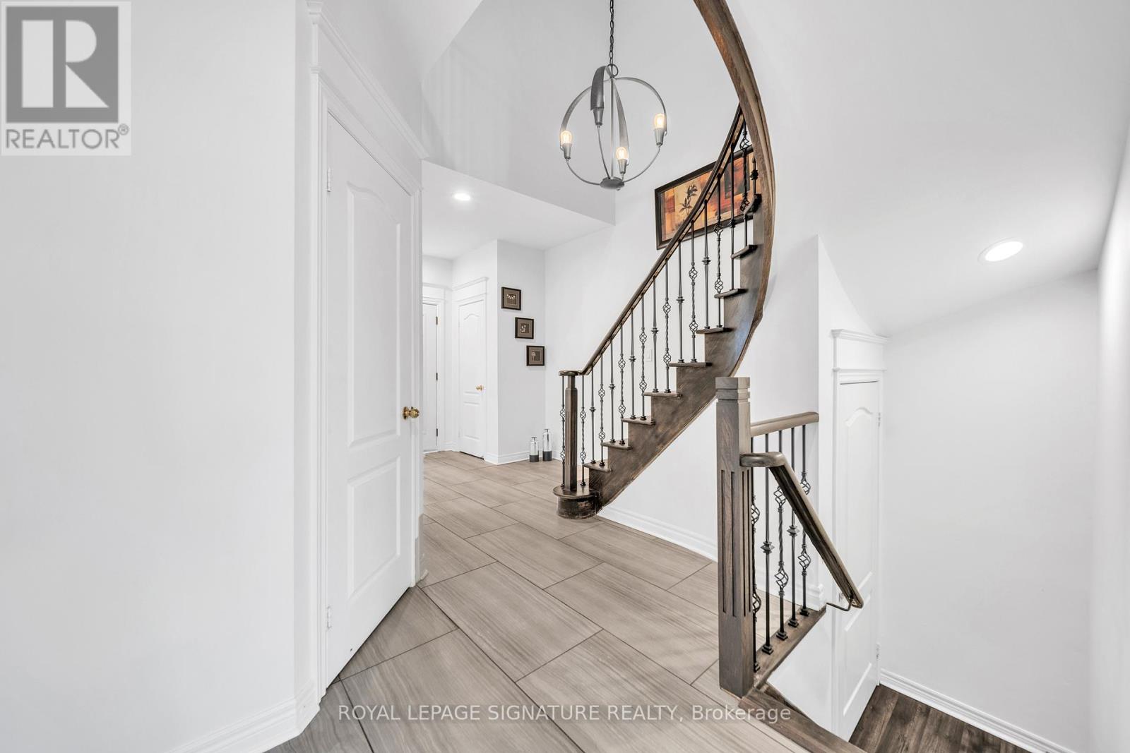 406 Hewitt Circle, Newmarket (Summerhill Estates), Ontario  L3X 2L8 - Photo 13 - N12913216