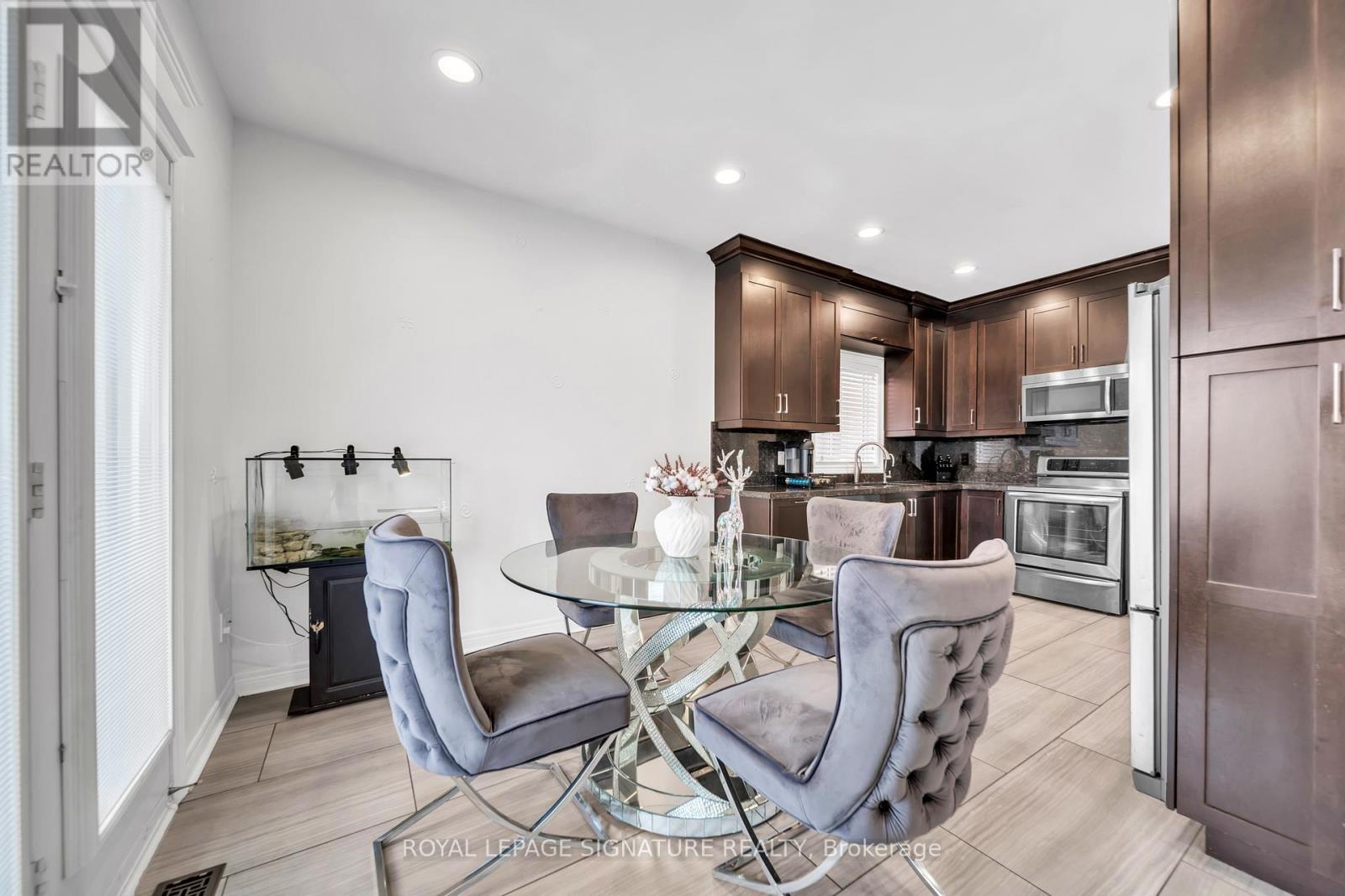 406 Hewitt Circle, Newmarket (Summerhill Estates), Ontario  L3X 2L8 - Photo 14 - N12913216