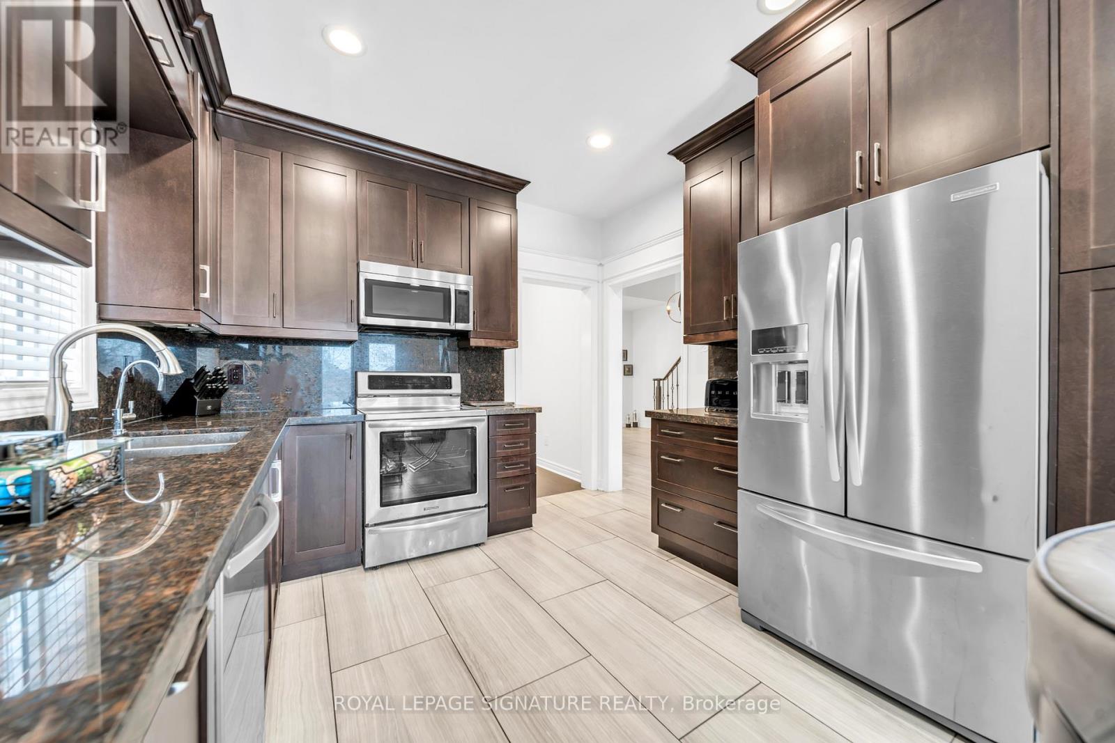 406 Hewitt Circle, Newmarket (Summerhill Estates), Ontario  L3X 2L8 - Photo 16 - N12913216