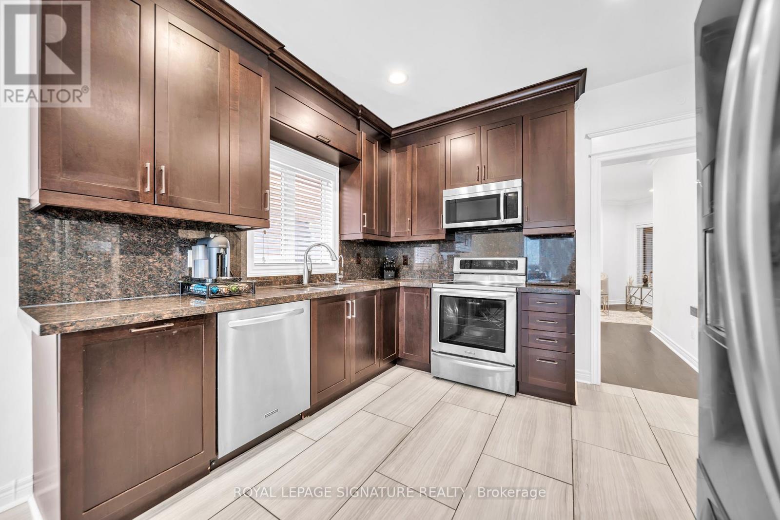 406 Hewitt Circle, Newmarket (Summerhill Estates), Ontario  L3X 2L8 - Photo 17 - N12913216