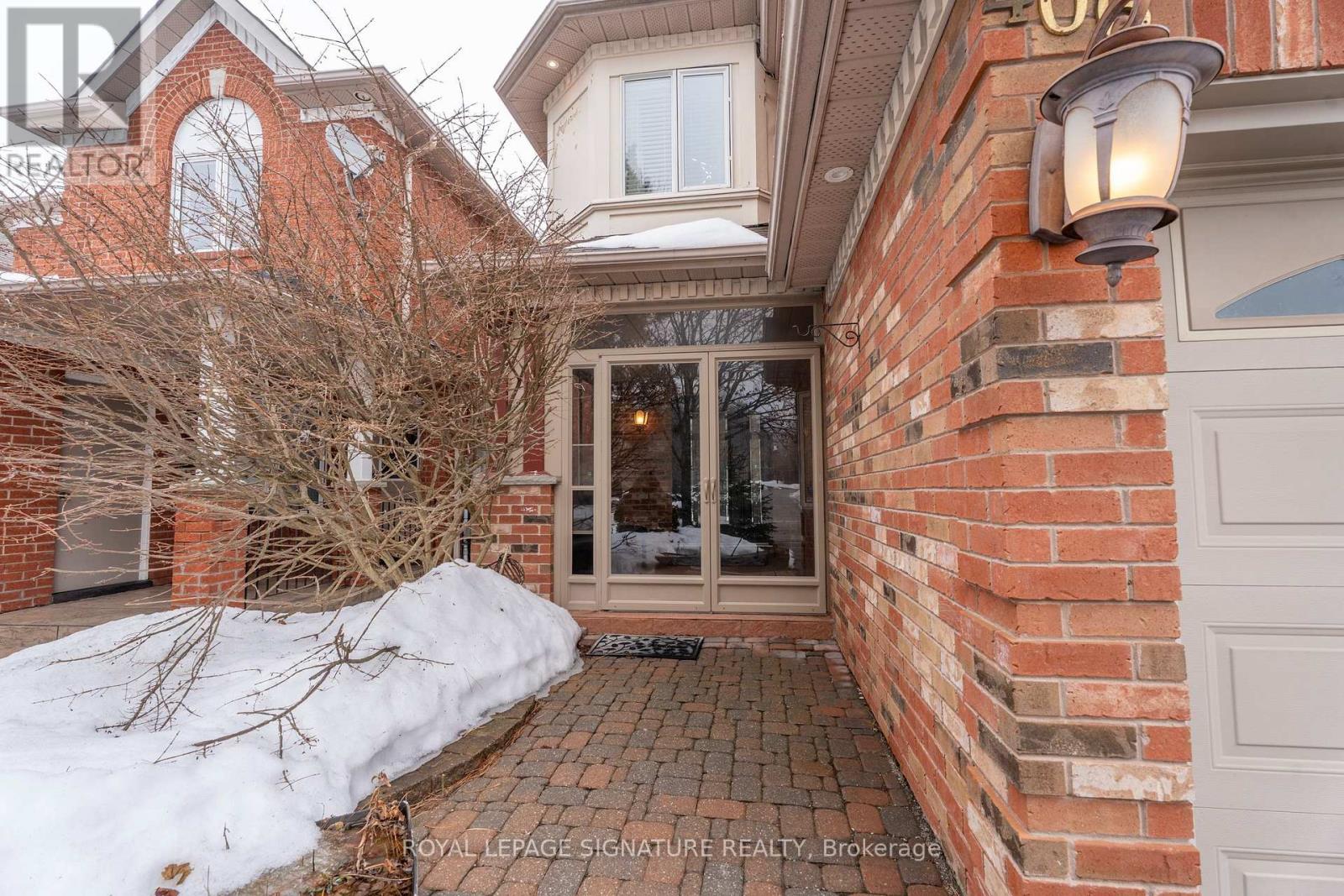 406 Hewitt Circle, Newmarket (Summerhill Estates), Ontario  L3X 2L8 - Photo 2 - N12913216